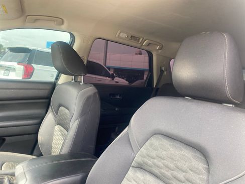 Used 2022 Nissan Pathfinder S FWD image 5