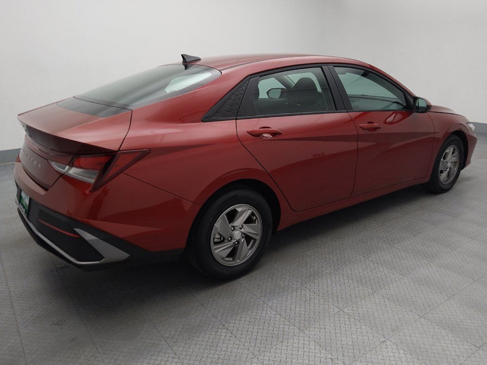 Used 2025 Hyundai Elantra SE FWD image 10