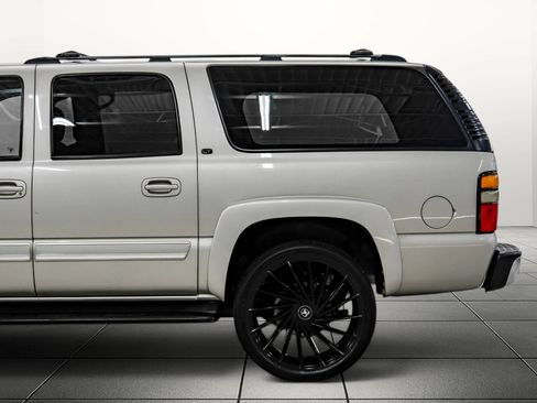Used 2006 Chevrolet Suburban LT w/ Preferred Equipment Group RWD image 14