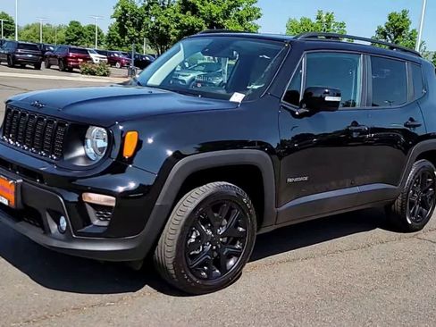 Used 2023 Jeep Renegade Altitude w/ Convenience Group I image 4