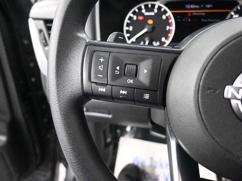 Used 2024 Nissan Rogue S AWD/4WD image 31