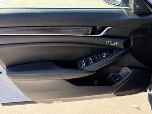 Used 2021 Honda Accord Touring image 18