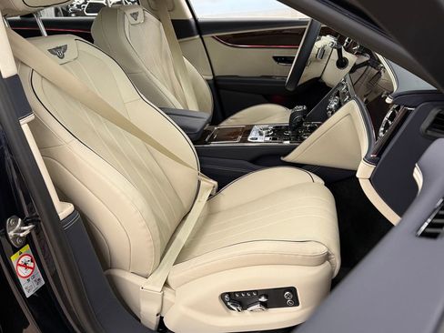 Used 2022 Bentley Flying Spur Plug-In Hybrid image 31