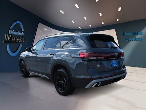 New 2025 Volkswagen Atlas Peak Edition SE image 5