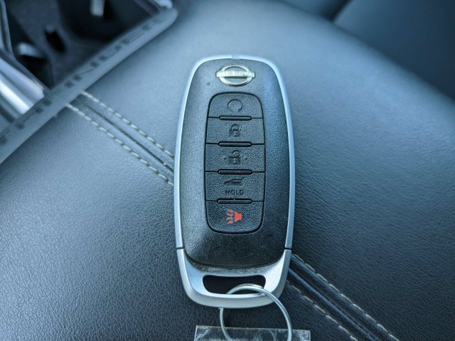 Used 2025 Nissan Pathfinder SL FWD image 32