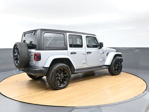 Used 2023 Jeep Wrangler Unlimited Sahara w/ Cold Weather Group AWD/4WD image 7