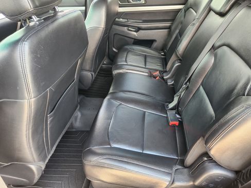 Used 2016 Ford Explorer XLT w/ Equipment Group 202A AWD/4WD image 29