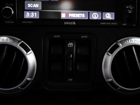 Used 2016 Jeep Wrangler Unlimited Rubicon w/ Connectivity Group AWD/4WD image 39
