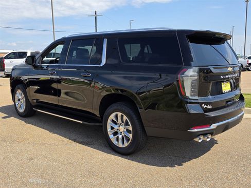 New 2025 Chevrolet Suburban Premier image 6