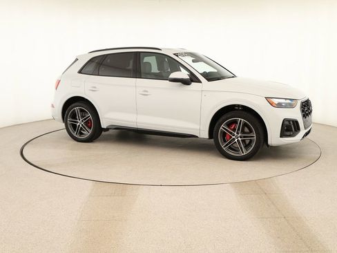 Certified 2025 Audi Q5 e Premium Plus w/ Premium Plus Package image 9