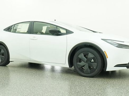 New 2026 Toyota Prius Plug-In Hybrid FWD image 30