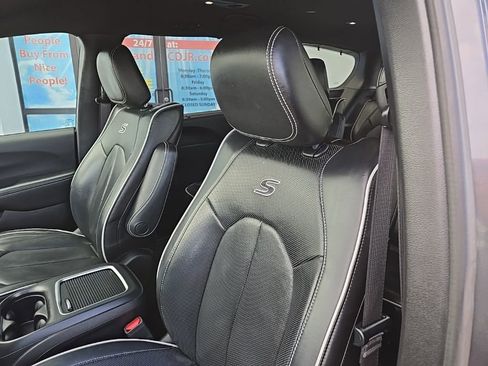 Used 2020 Chrysler Pacifica Limited w/ Advanced Safetytec Group image 35