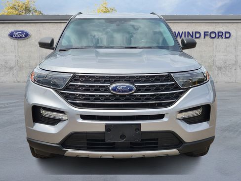 Used 2022 Ford Explorer XLT w/ Equipment Group 202A AWD/4WD image 2
