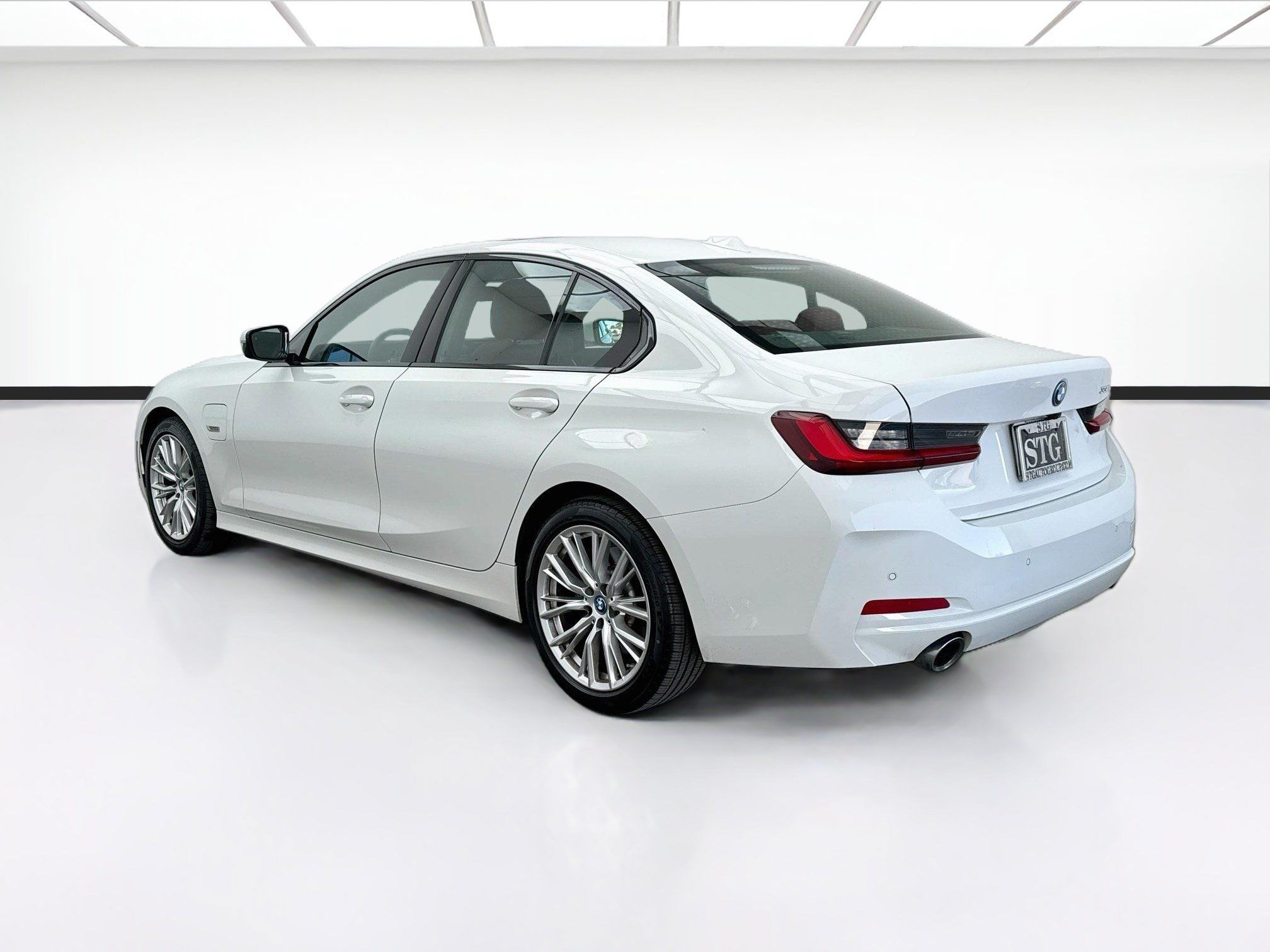Used 2023 BMW 330e w/ Premium Package RWD image 6