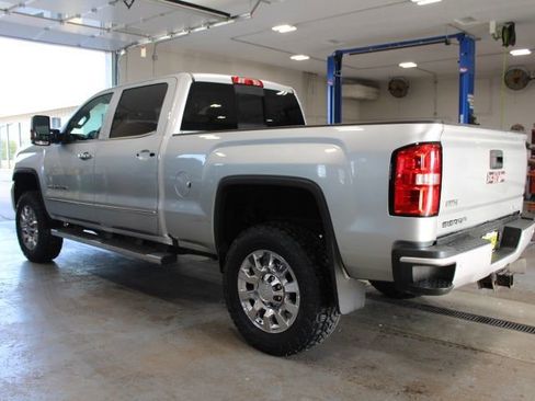 Used 2018 GMC Sierra 2500 Denali w/ Duramax Plus Package AWD/4WD image 7