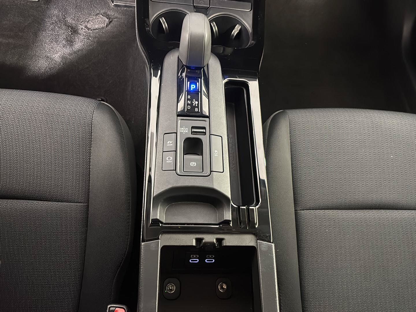 Used 2025 Toyota Prius LE FWD image 35