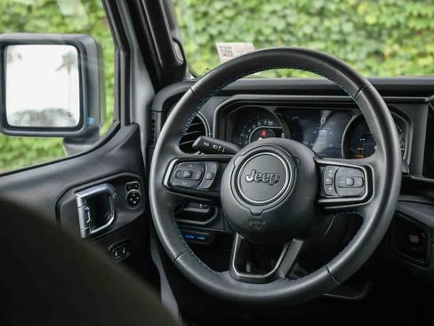 Used 2024 Jeep Wrangler Unlimited Rubicon 4xe AWD/4WD image 15