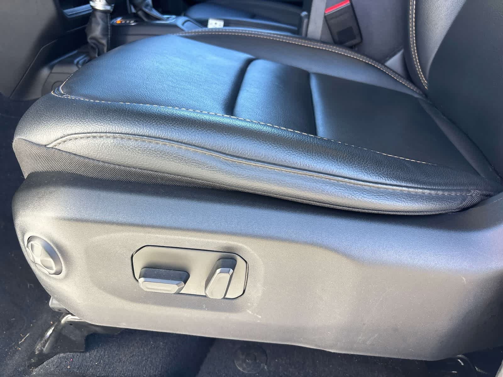 Used 2024 Jeep Wrangler Unlimited Sahara AWD/4WD image 19