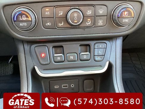 Used 2021 GMC Terrain SLE w/ Driver Convenience Package AWD/4WD image 21