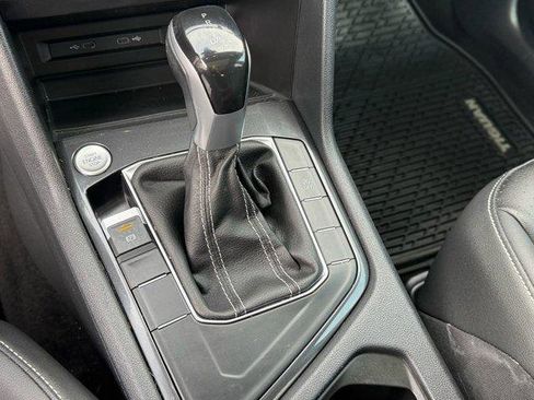 Used 2023 Volkswagen Tiguan SE w/ Panoramic Sunroof Package image 29