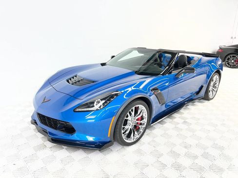 Used 2015 Chevrolet Corvette Z06 w/ 3LZ Preferred Equipment Group RWD image 3