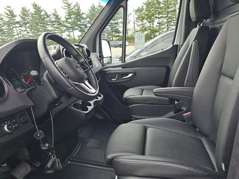 Used 2023 Mercedes-Benz Sprinter 2500 image 11