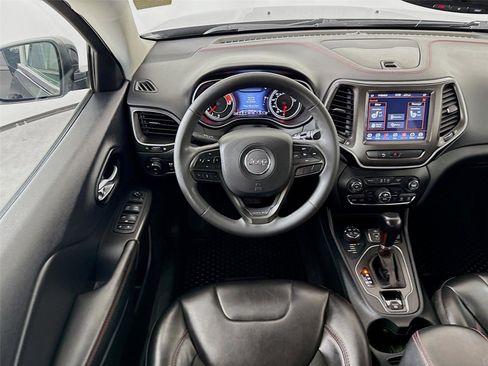 Used 2022 Jeep Cherokee Trailhawk image 2