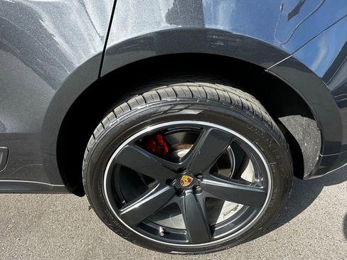 Used 2018 Porsche Macan Turbo AWD/4WD image 9