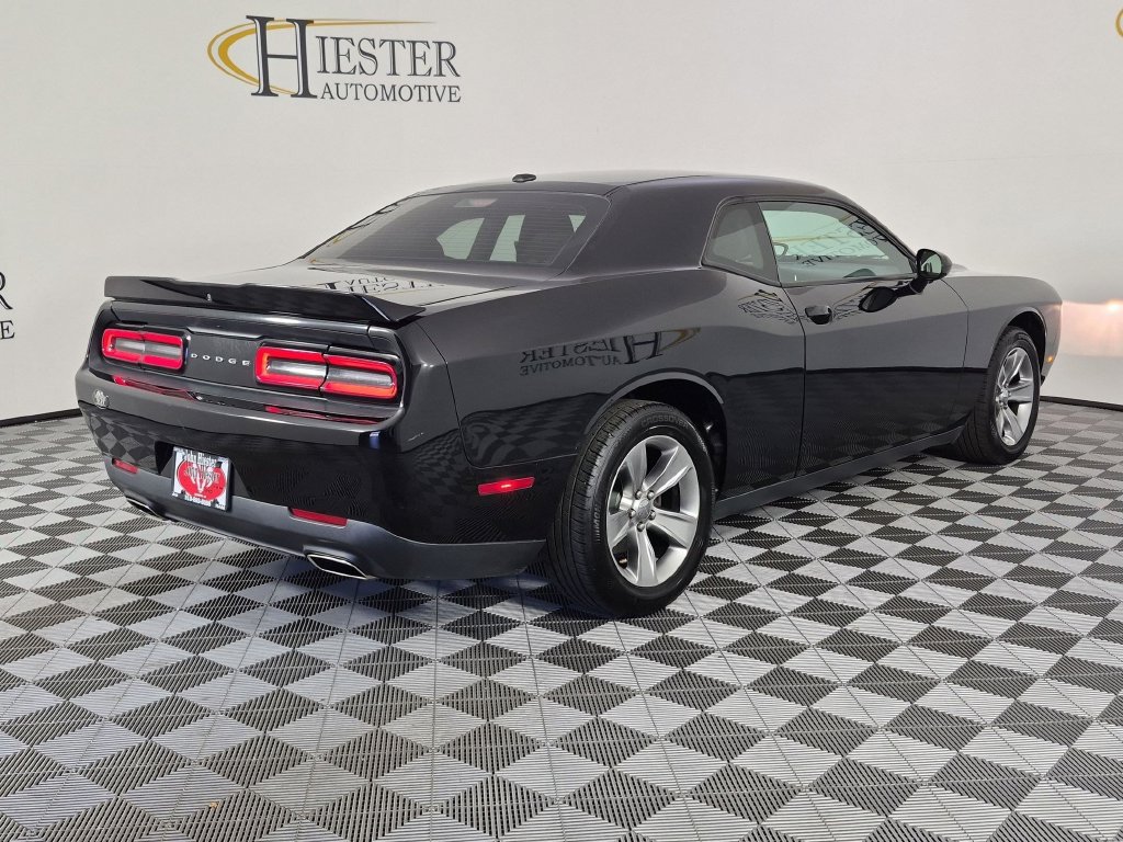 Used 2019 Dodge Challenger SXT RWD image 4