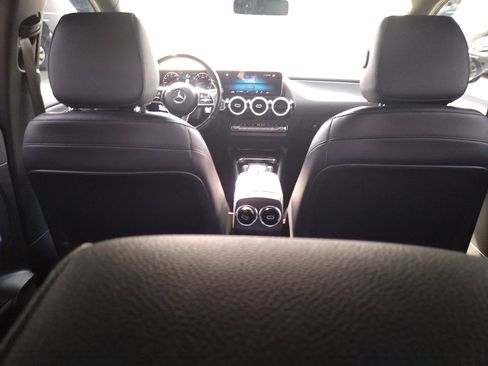 Used 2021 Mercedes-Benz GLA 250 4MATIC w/ Premium Package image 12