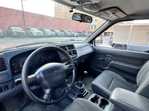 Used 2001 Nissan Frontier XE image 17