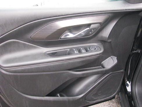 Used 2024 GMC Terrain SLE AWD/4WD image 14