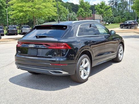 Used 2022 Audi Q8 Premium image 6