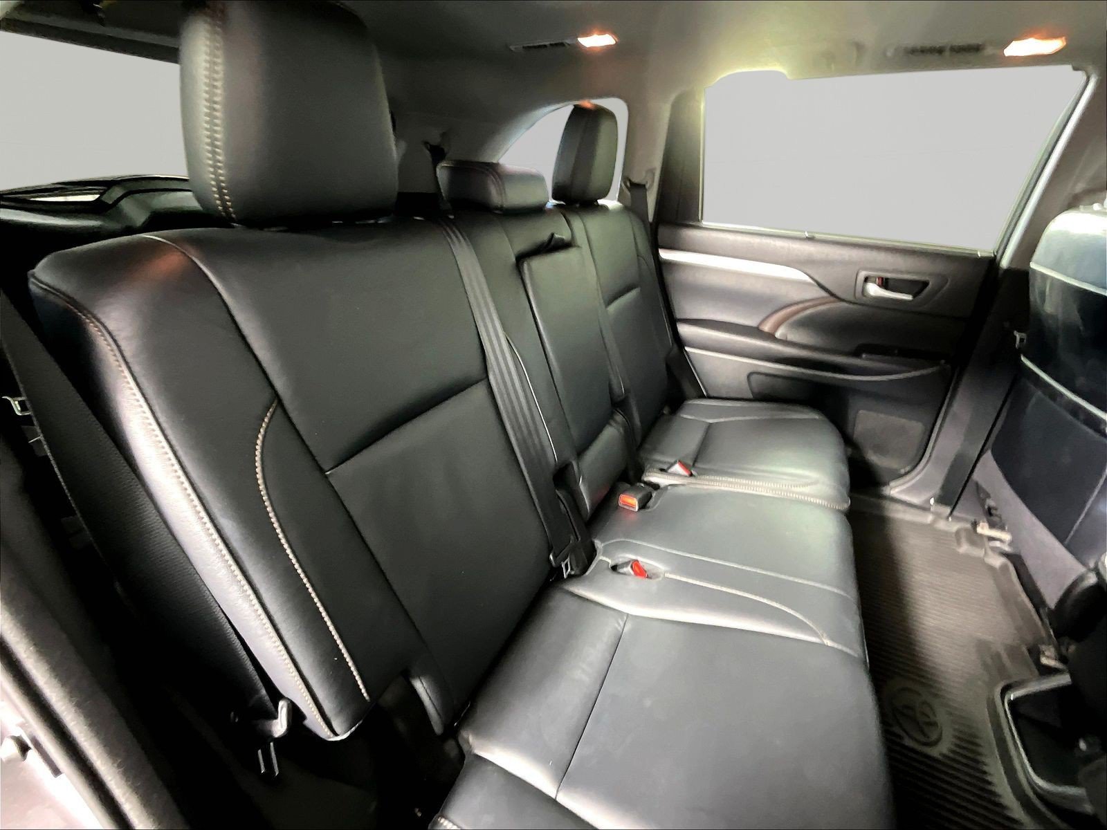 Used 2017 Toyota Highlander XLE AWD/4WD image 22