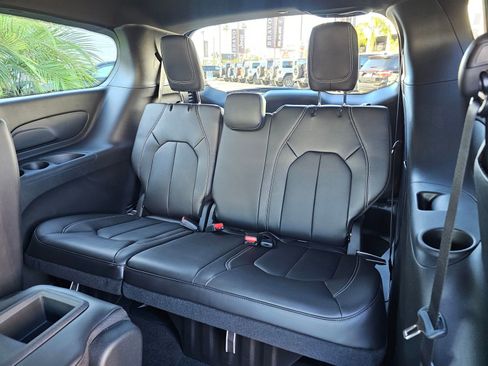New 2026 Chrysler Pacifica Select image 27