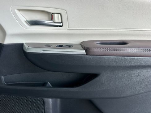 Certified 2024 Toyota Sienna Platinum image 21