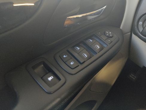 Used 2018 Dodge Grand Caravan SE w/ UConnect Hands-Free Group FWD image 27