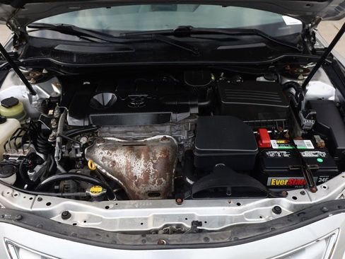 Used 2011 Toyota Camry LE image 10