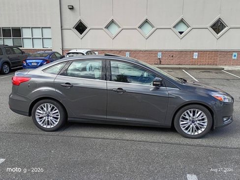Used 2018 Ford Focus Titanium FWD image 5