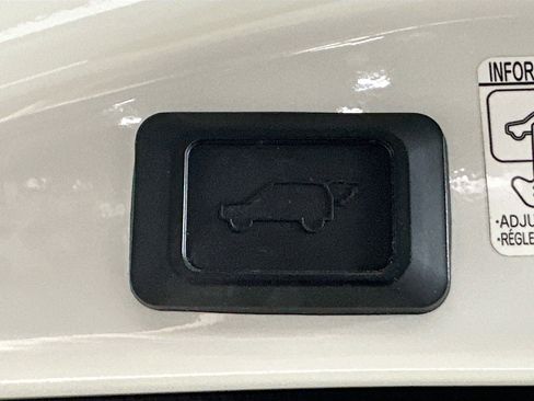 Used 2016 Toyota RAV4 Limited AWD/4WD image 31