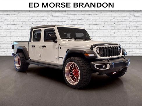 Used 2025 Jeep Gladiator Sport AWD/4WD image 6