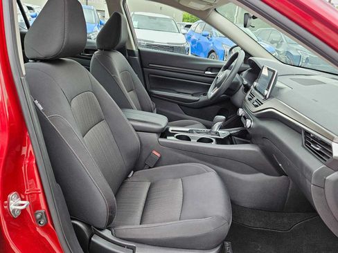 Used 2024 Nissan Altima 2.5 SV FWD image 21