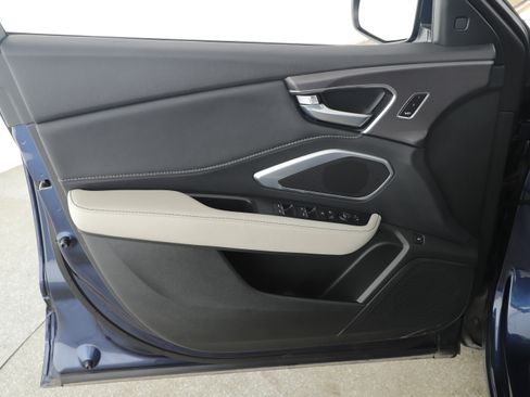 Used 2025 Acura RDX SH-AWD image 9