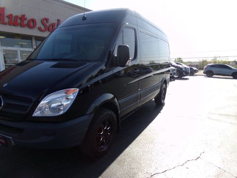 Used 2011 Mercedes-Benz Sprinter 2500 image 36