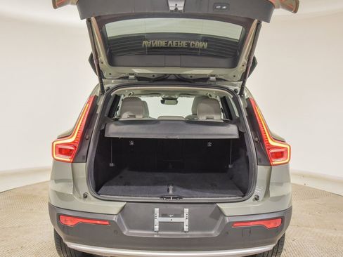 Used 2024 Volvo XC40 B5 Plus image 15
