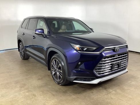 Used 2025 Toyota Grand Highlander AWD Hybrid image 4