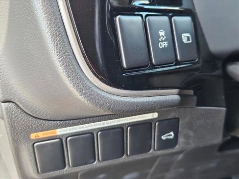 Used 2018 Mitsubishi Outlander SEL image 13