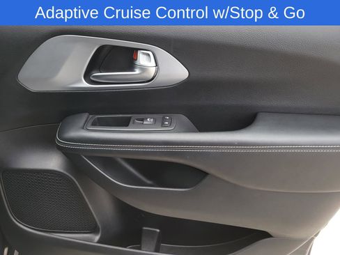 Used 2020 Chrysler Pacifica Touring-L w/ Advanced Safetytec Group FWD image 7