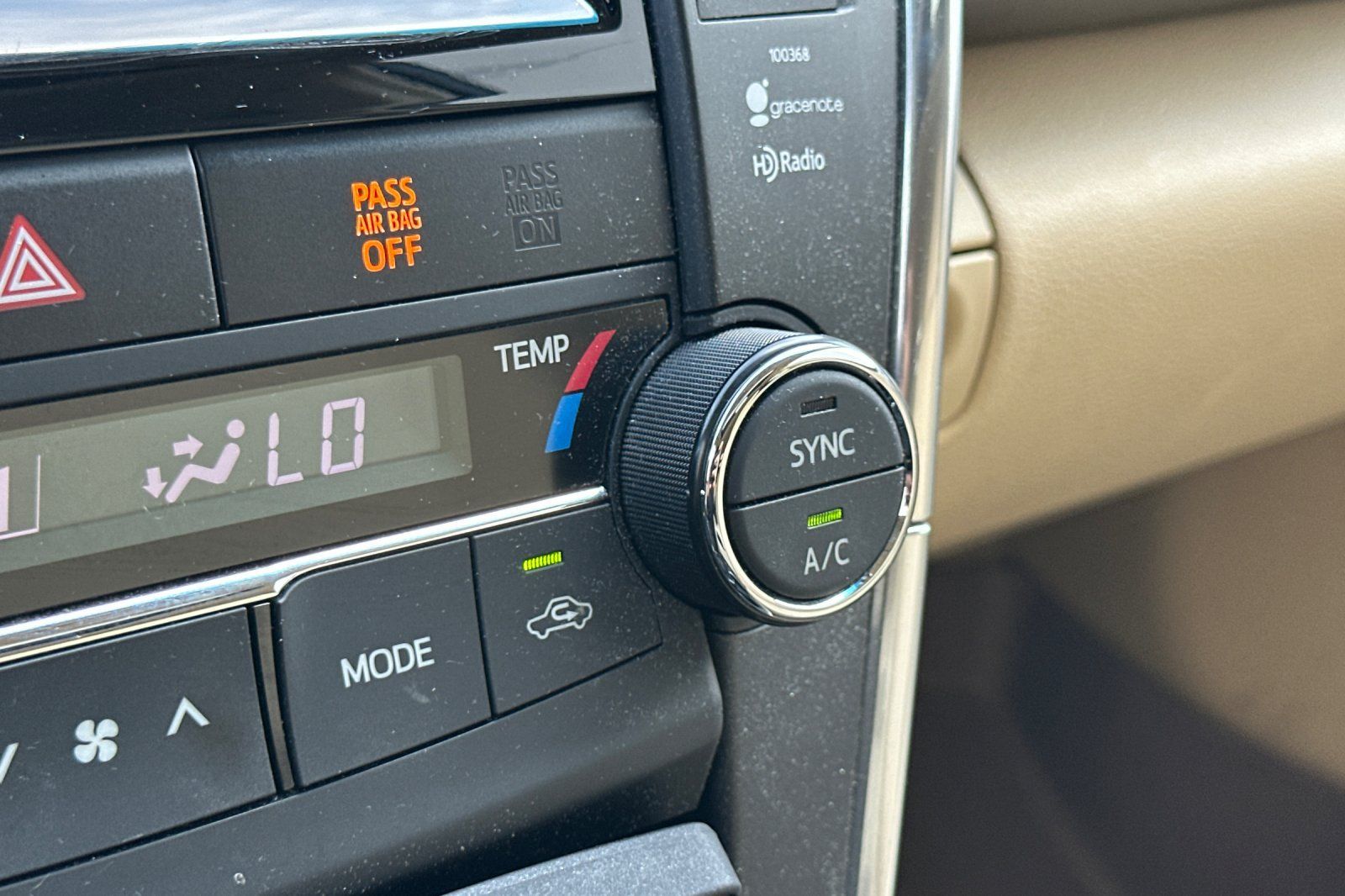 Used 2015 Toyota Camry XLE FWD image 29