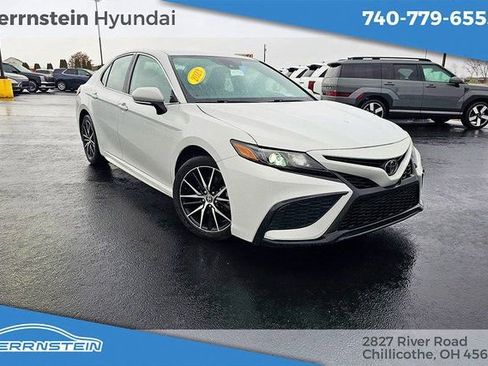 Used 2023 Toyota Camry SE image 1